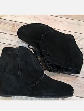 DV Dolce Vita black wedge booties 10